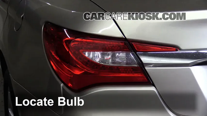 2013 Chrysler 200 Limited 3.6L V6 FlexFuel Sedan Lights